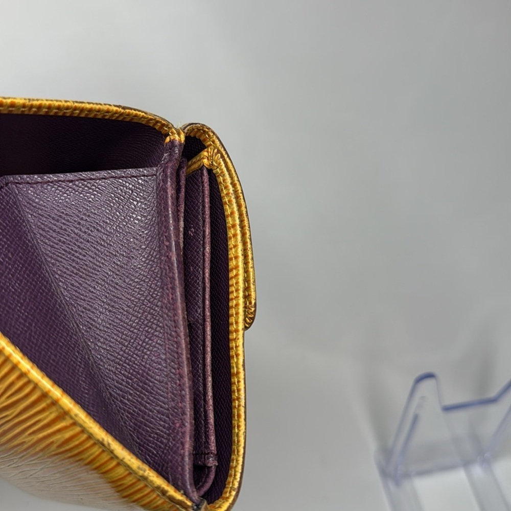 Louis Vuitton Tri-Fold Yellow/Purple Epi Leather Wallet | Unisex | Pre-Owned | - Picture 10 of 11